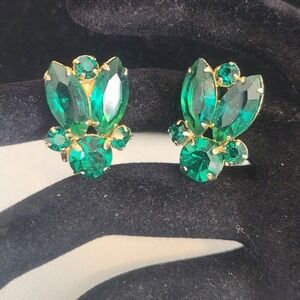 Vintage Emerald Green Rhinestone Clip On Earrings Gold Tone Cluster Marquise